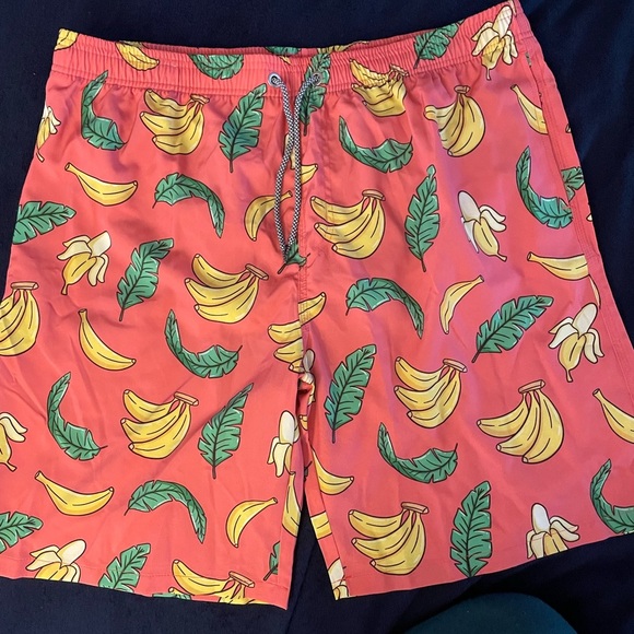 Men’s Board Shorts
Banana pattern.
Built in mash, brief
Quick drying material - Picture 2 of 8